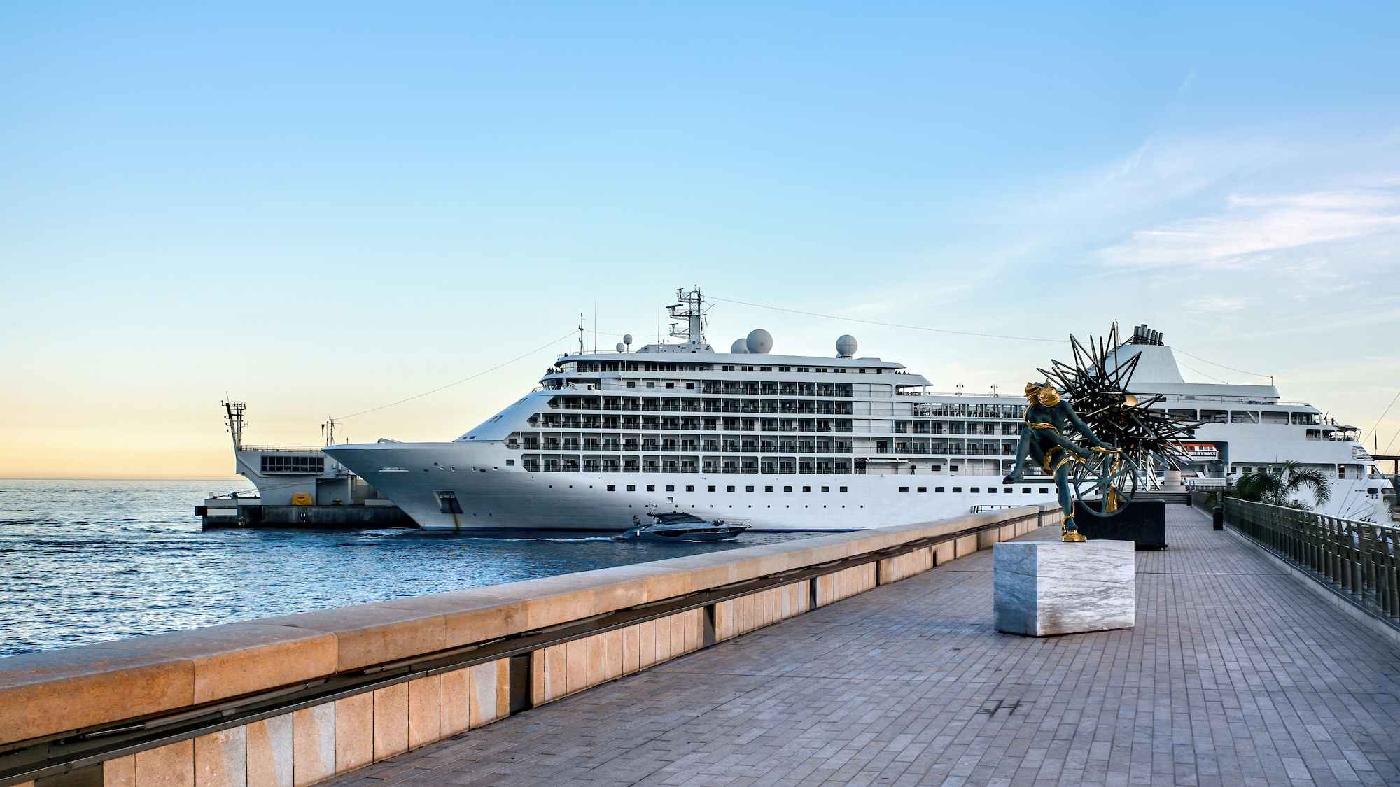 Traslado Aeropuerto Fiumicino a Puerto Civitavecchia con transporte exclusivo"